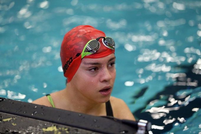 Anežka Floriánková se narodila s vrozenou vývojovou vadou horních končetin, v 16 letech patří k českým plaveckým nadějím.