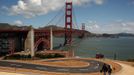 Golden Gate Bridge, který leží u města San Francisco v Kalifornii v USA. Snímek z roku 2012.