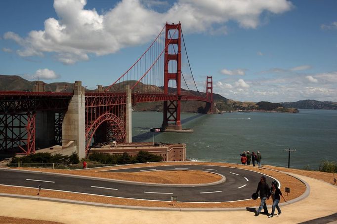 Golden Gate Bridge, který leží u města San Francisco v Kalifornii v USA. Snímek z roku 2012.