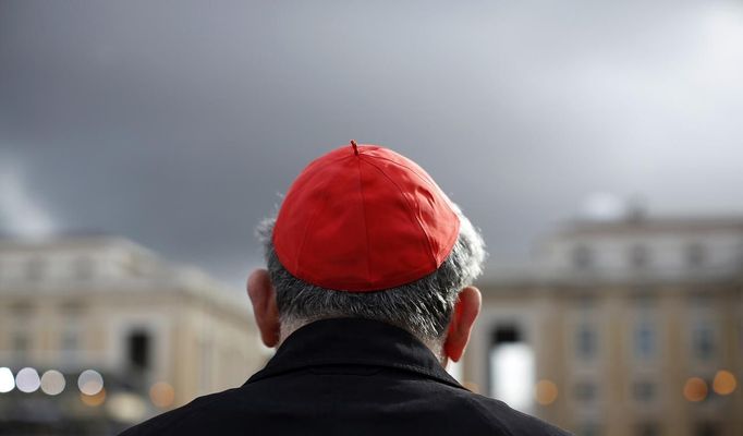 Canadian Cardinal Thomas Christopher Collins walks through Saint Peter's square at the Vatican March 10, 2013. Roman Catholic cardinals will enter a conclave to elect a successor to Pope Benedict on March 12, the Vatican said on Friday, with no clear favorite emerging so far to take charge of the troubled Church. REUTERS/Paul Hanna (VATICAN - Tags: RELIGION) Published: Bře. 10, 2013, 11:08 dop.