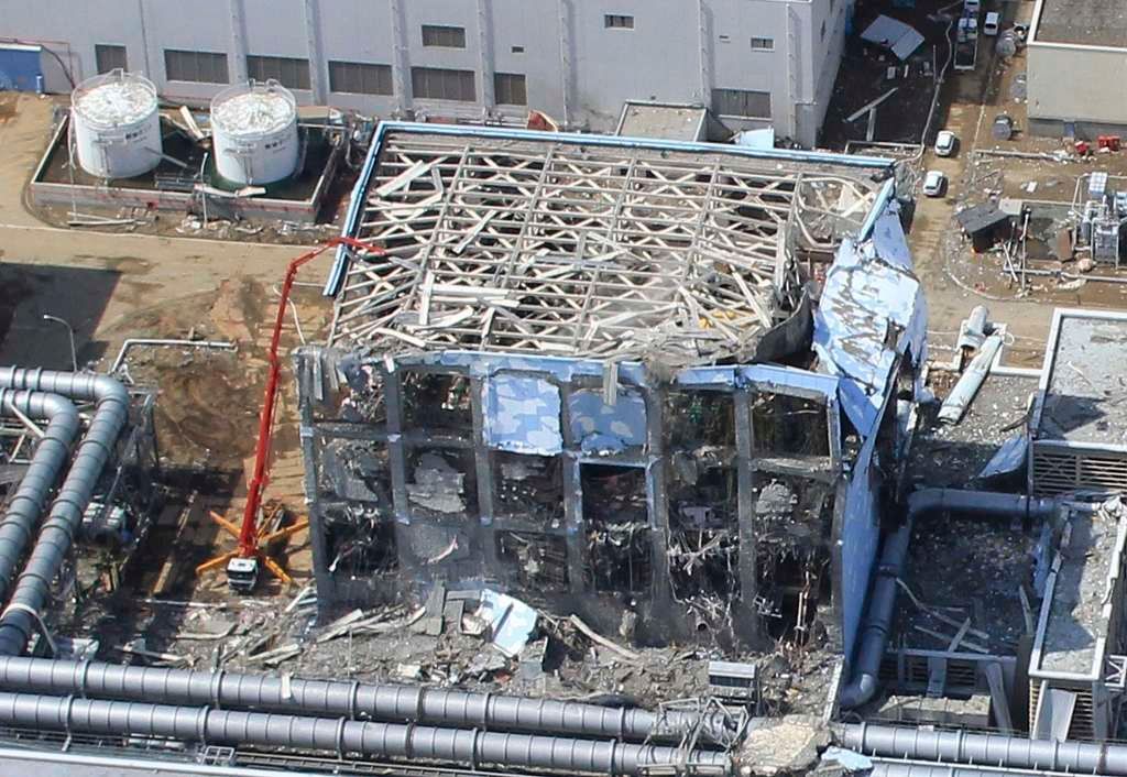 Zničená elektrárna Fukušima (24. března 2011)