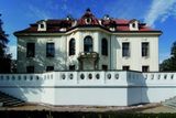 Předseda první československé vlády Karel Kramář (1918 až 1919) si svou vilu, kterou věnoval především své milované ženě, postavil na impozantním místě s výhledem na celou Prahu i Pražský hrad.