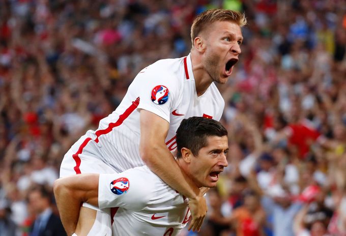 Euro 2016, Polsko-Portugalsko: Robert Lewandowski a Jakub Blaszczykowski slaví gól na 1:0