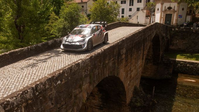 Sébastien Ogier (Toyota) na trati Portugalské rallye 2025