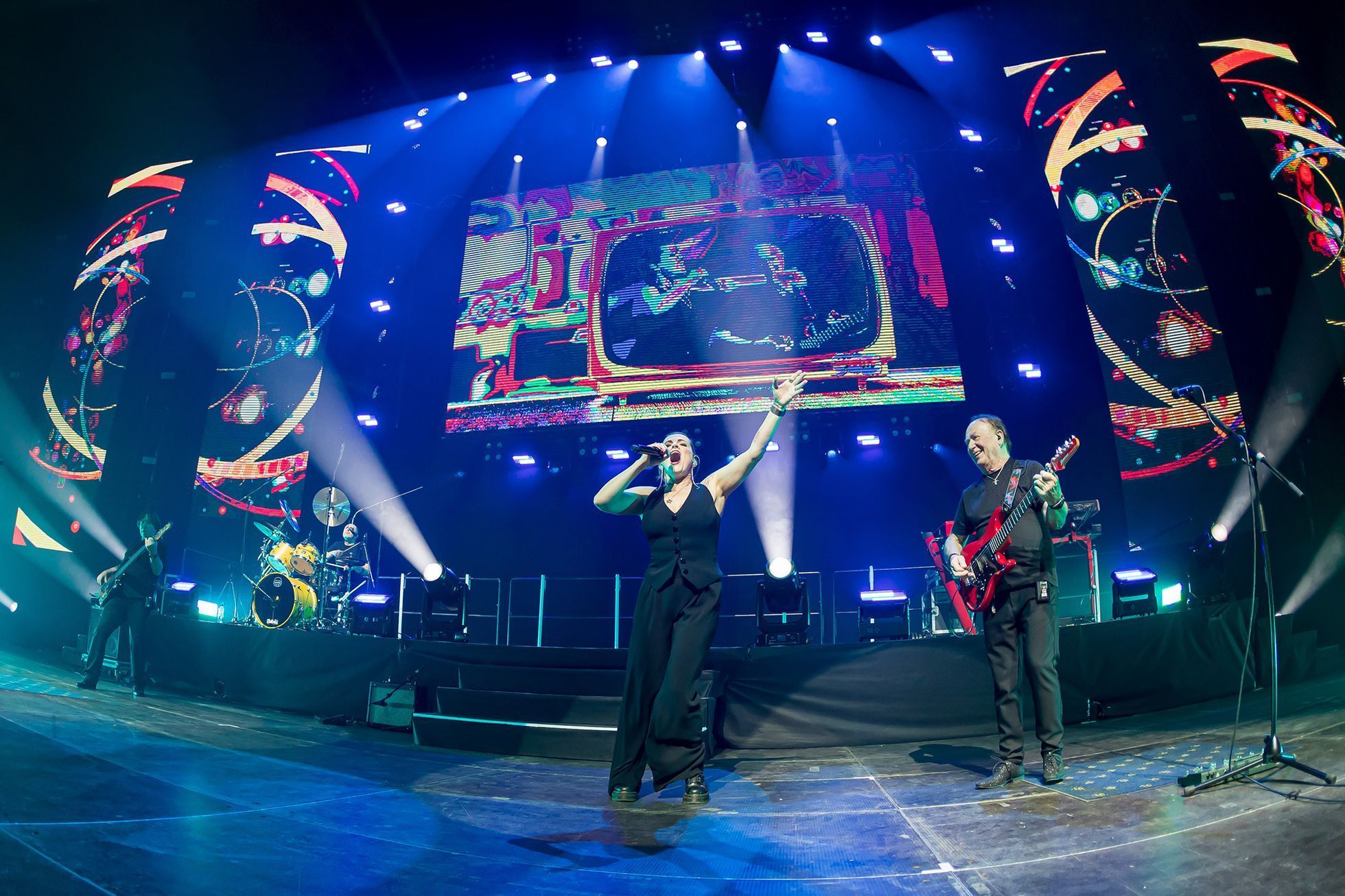 Koncert k 60. výročí Olympicu v pražské O2 areně objektivem fotografa Radoslava Vnenčáka