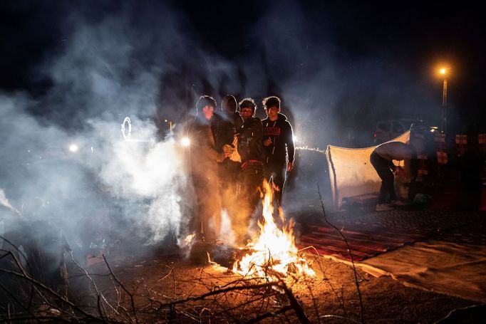 Migranti na řecko-turecké hranici.