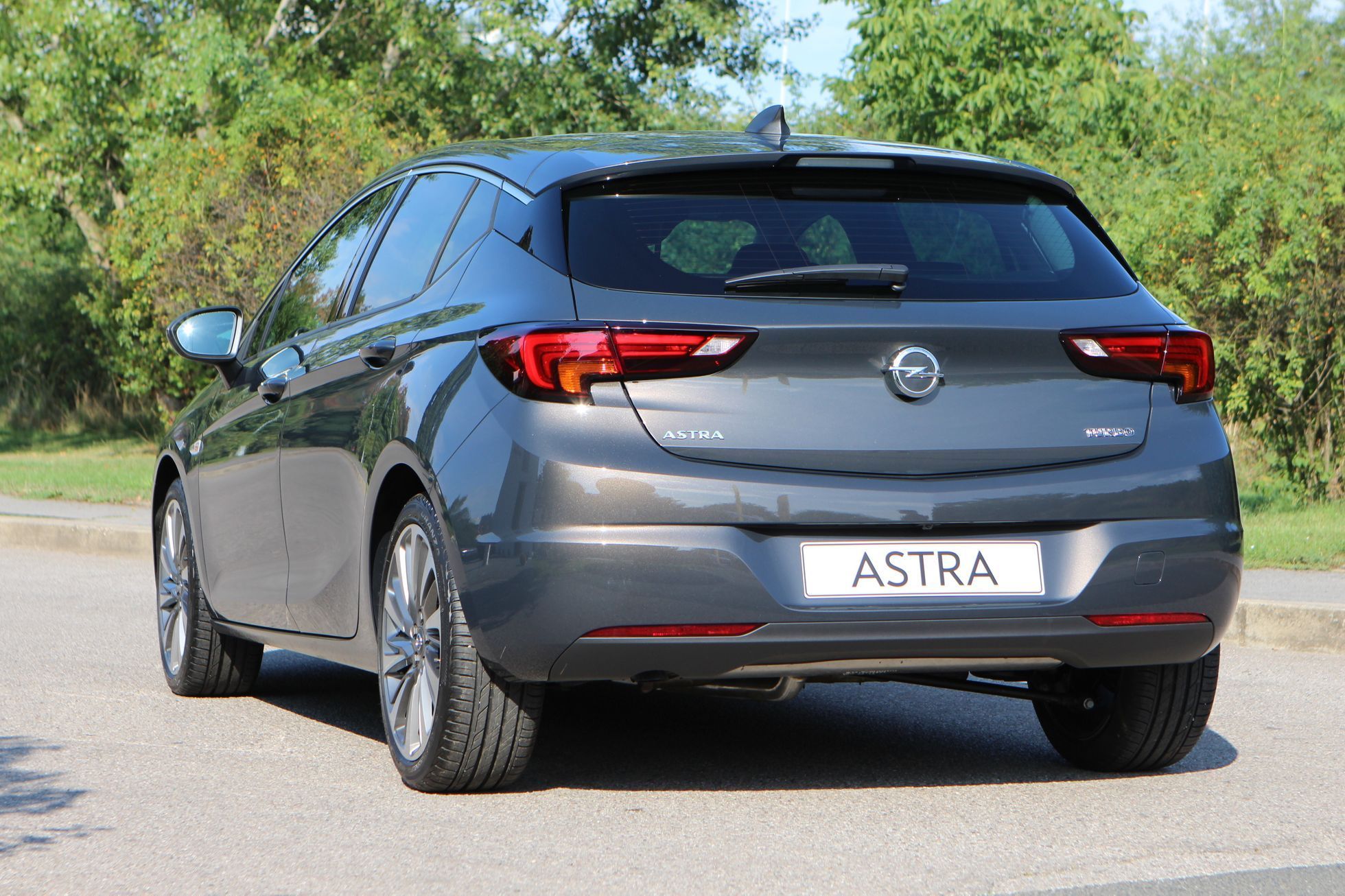 Opel Astra 2015 - záď