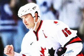 Strhující příběh kanadské legendy NHL. Před 15 lety Mario Lemieux skončil s hokejem