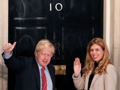 Boris Johnson a jeho přítelkyně Carrie Symondsová.