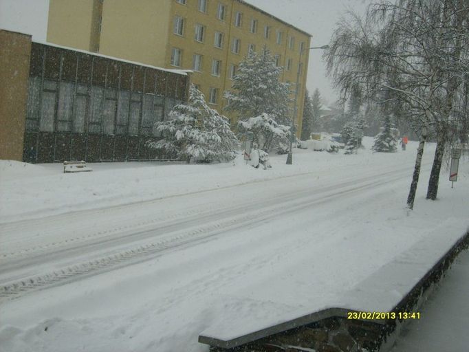 Zasněžená cesta z Bruntálu na Krnov