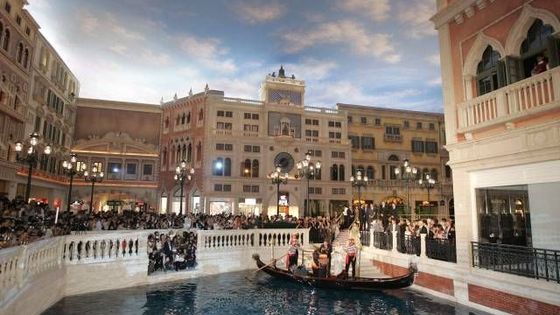 Pohled jen pro boháče: Superluxusní kasino v Macau otevřelo