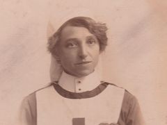 Minnie Simmondsová (1878-1966) za 1. světové války jako dobrovolná sestra.