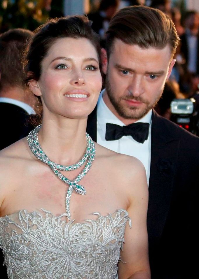 Jessica Biel (L) and actor and singer Justin Timberlake