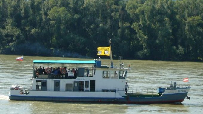 Na Dunaji se srazila nákladní a výletní loď (ilustrační foto).