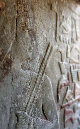 Hieroglyfy v objevené hrobce starověkých zubařů