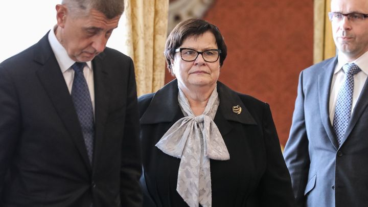 Demonstrace proti Benešové: Tisíce lidí zaplnily Staroměstské náměstí, chtějí demisi
