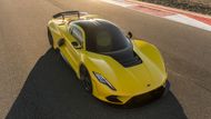 Venom F5 pohání dvakrát přeplňovaný vidlicový osmiválec o objemu 7,4 litru. V8 vedle šestnáctiválce v Bugatti Chiron sice působí trochu plebejsky, ale...