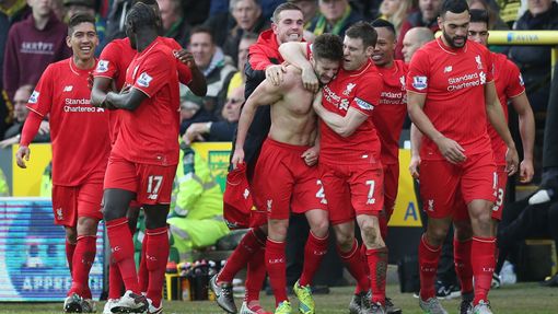 Radost hráčů po gólu na 5:4 v 95. minutě zápasu.