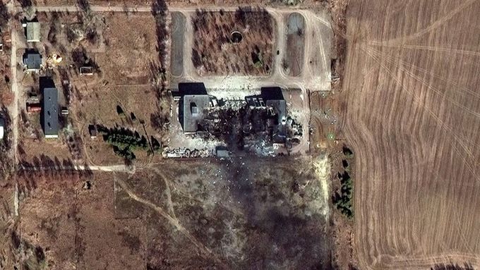 Satelitní snímky společnosti Maxar zachycují, jak se proměnilo území Ukrajiny od začátku ruské invaze.
