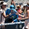 Caroline Garciaová a Markéta Vondroušová na Australian Open 2018