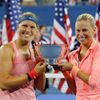 Lucie Hradecká a Andrea Hlaváčková oslavují vítězství na US Open 2013