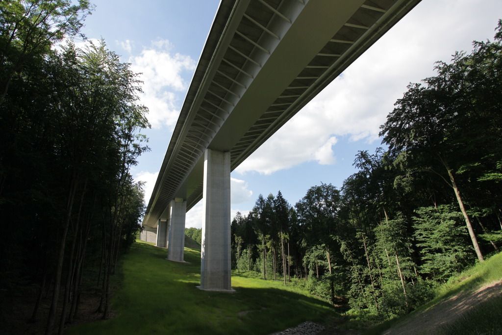 Viadukty přes údolí potoka Hrabyňka a údolí potoka Kremlice