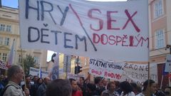 Demonstrace proti zavádění sexuální výchovy do škol