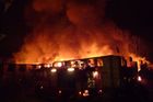 V Bulovce hoří skládka, hasiči ji nechávají vyhořet