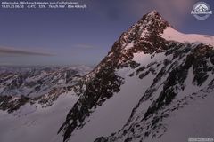 Nechal partnerku umrznout 50 metrů pod vrcholem. Tragický výstup zachytila webkamera