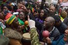 Šest mrtvých po demonstracích v Zimbabwe. Další protesty tolerovat nebudeme, oznámila vláda