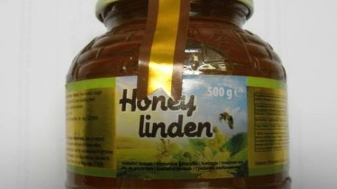 Med, který Státní zemědělská a potravinářská inspekce označila jako falšovaný.