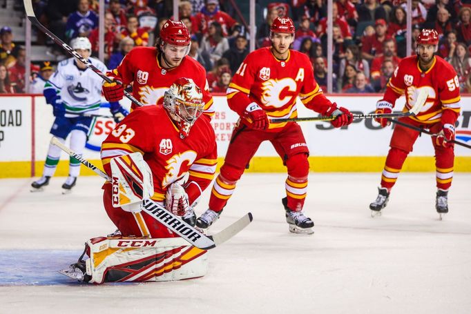 David Rittich v zápase Calgary Flames proti Vancoucer Canucks