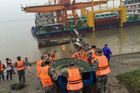 396 mrtvých. Počet obětí nehody čínské lodi stále stoupá