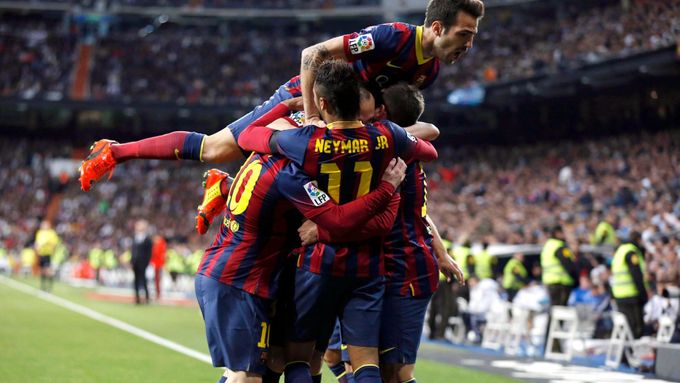 Barcelona slaví gól na Realu