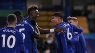 14. kolo anglické Premier League 2020/21, Chelsea - West Ham: Thiago Silva se spoluhráči slaví svůj gól na 1:0