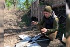 Na Ukrajině rozsévá smrt dron z polysterenu. Unese 10 kilo výbušniny, říká voják Ivan
