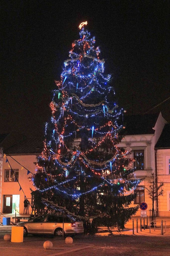 Vánoční strom v Přerově na náměstí T. G. Masaryka.