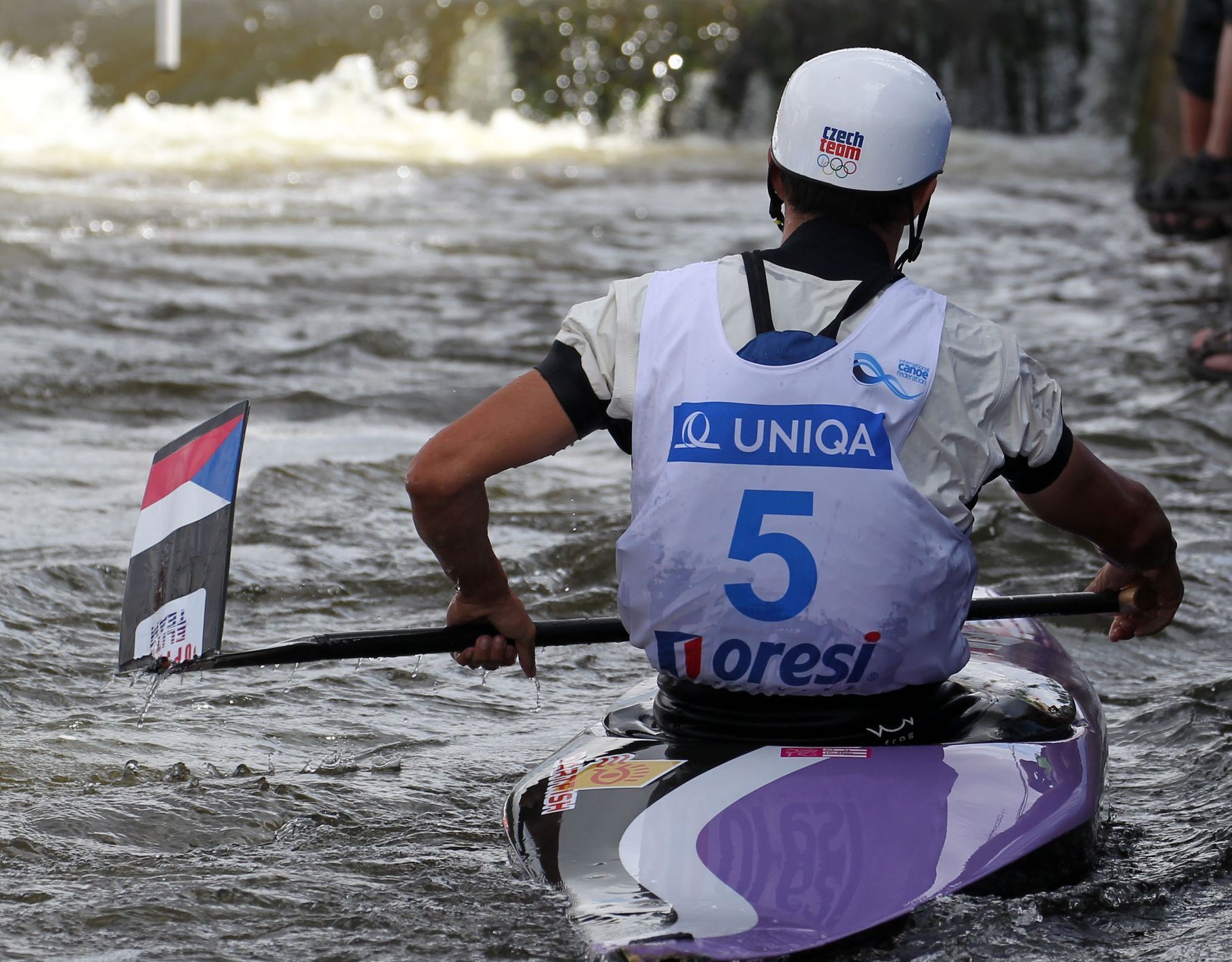 Vodní slalomář na Světovém poháru 2012 v pražské Troji.