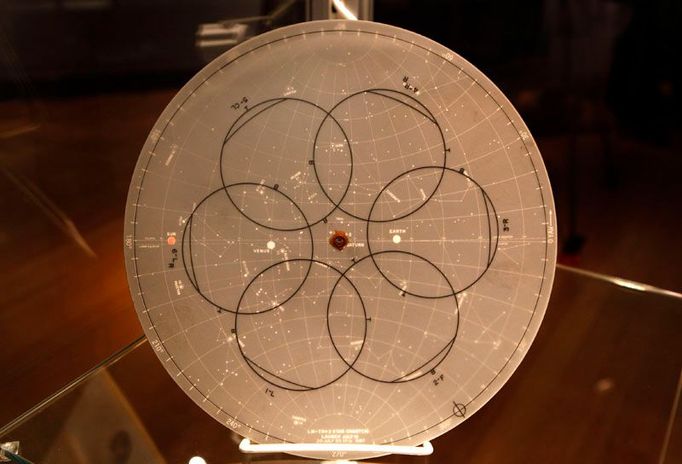 Hvězdná mapa, kterou používali Neil Armstrong a Buzz Aldrin na povrchu Měsíce. Nyní v držení newyorského aukčního domu Bonhams.