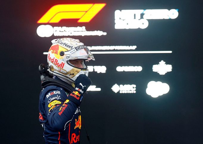 Max Verstappen z Red Bullu slaví po VC Japonska titul mistra světa F1