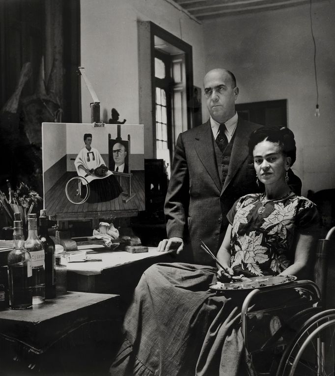 Gisèle Freund: Frida Kahlo s lékařem Juanem Farillem, 1951.