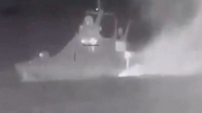 Záběry ukrajinského útoku na ruskou loď Sergej Kotov.