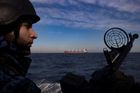 Ukrajinci potopili ruskou loď a zapálili sklad paliva v ruském vnitrozemí