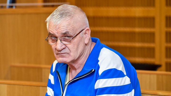 Byl jsem v bezvědomí, bránil se řidič kamionu, do kterého v Uhříněvsi naboural vlak