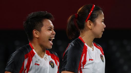Indonéské badmintonistky Greysia Poliiová a Apriyani Rahayuová ve finále čtyřhry na Apriyani Rahay