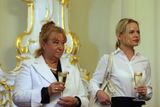 anebo poslankyně Kateřina Klasnová (vpravo) či ústavní soudkyně Ivana Janů(vlevo). Co by na to řekl pan prezident?