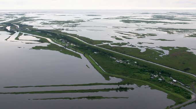 Indiánský kmen musí přesídlit. Jejich ostrov v americké Louisianě se vlivem stoupající hladiny moří potápí.