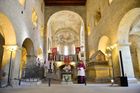 Procesí zahájila ve 14:00 mše ve svatojiřské bazilice na Pražském hradě a ve svatováclavské kapli ve svatovítské katedrále.