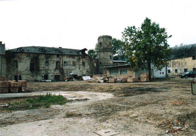 Libouchec (Ústecký kraj): ruiny zámku.