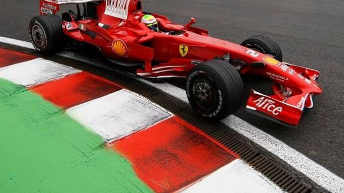 Felipe Massa při tréninku ve Spa